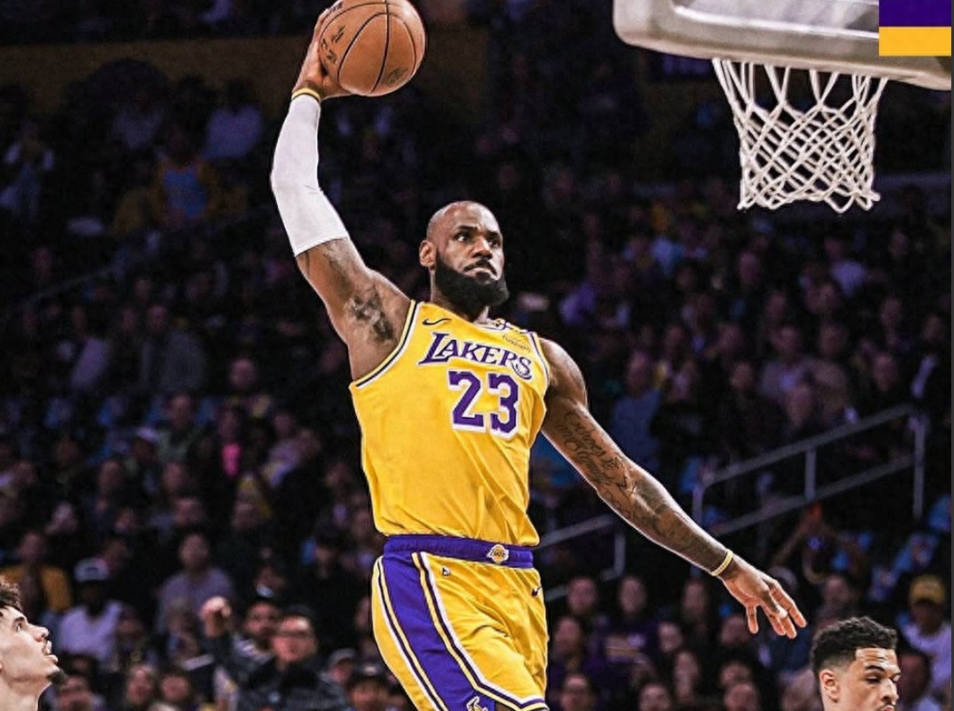 NBA / 爆冷遭13分逆转！詹姆斯26+7+11无力回天，湖人97-100惜败黄蜂（影）-黑特篮球-NBA新闻影音图片分享社区