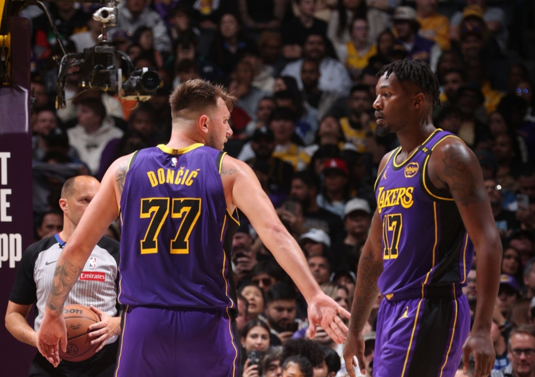 NBA / 19战15胜联盟第1！两大悍将改变湖人：防守升第1，詹皇冲冠绝配-黑特篮球-NBA新闻影音图片分享社区