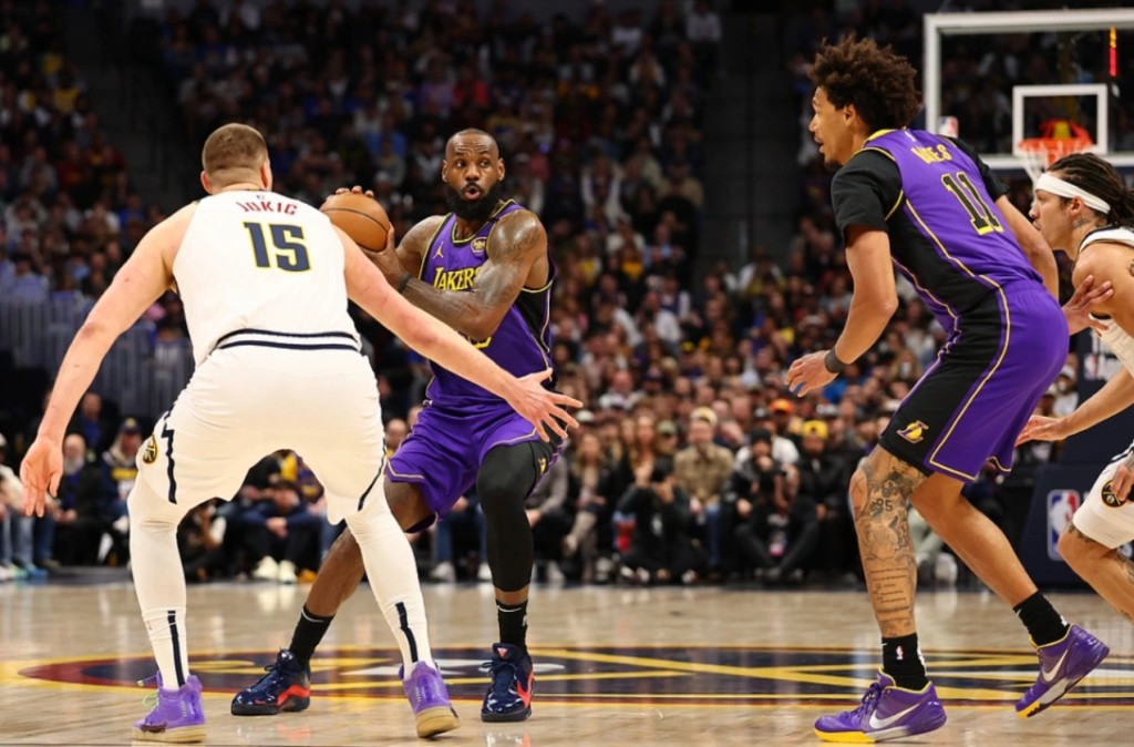 NBA / 「东皇」渐入佳境！湖人18战14胜逼近前四，4人20+完胜9连胜金块！（影）-黑特篮球-NBA新闻影音图片分享社区