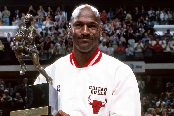 乔丹生涯五次斩获MVP，三次排MVP榜第二，当时他输给了谁？-黑特篮球-NBA新闻影音图片分享社区