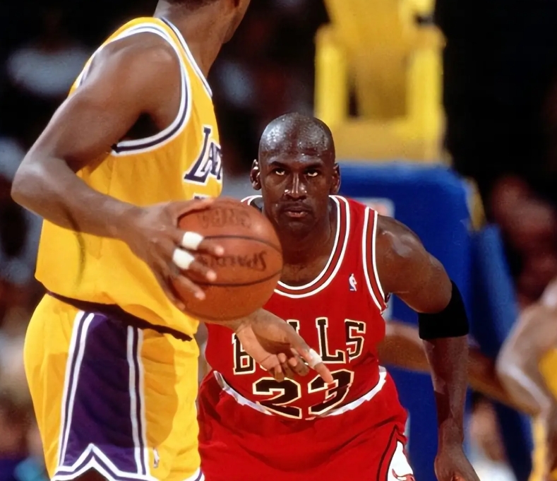 乔丹生涯五次斩获MVP，三次排MVP榜第二，当时他输给了谁？-黑特篮球-NBA新闻影音图片分享社区