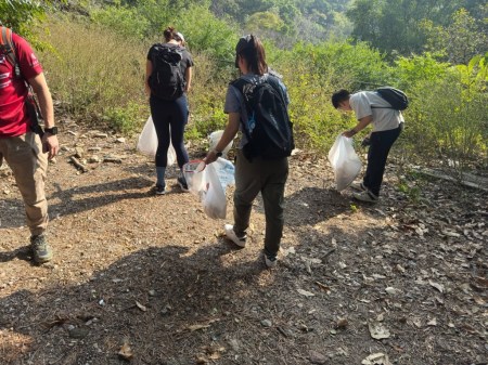 热心市民上飞鹅山清理垃圾 6