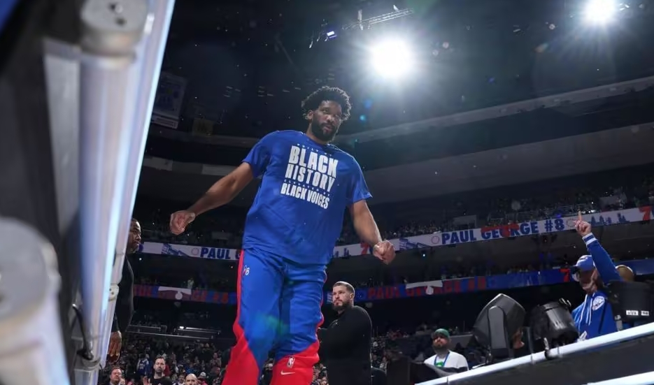 NBA / 最多落后50分！76人狂输32分被球迷狂嘘+惨遭8连败，恩比德伤情雪上加霜（影）-黑特篮球-NBA新闻影音图片分享社区