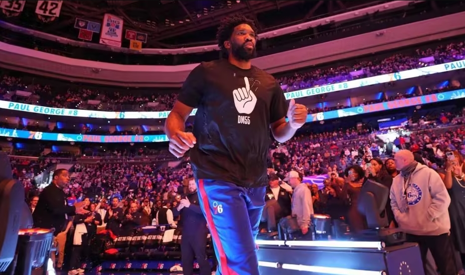 NBA / 最多落后50分！76人狂输32分被球迷狂嘘+惨遭8连败，恩比德伤情雪上加霜（影）-黑特篮球-NBA新闻影音图片分享社区