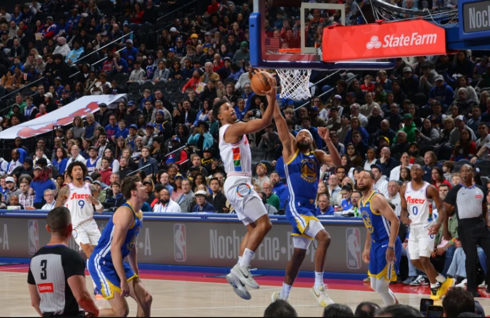 NBA / 76人掀翻勇士最大功臣：轰44分连创生涯新高，恩比德为他大笑庆祝（影）-黑特篮球-NBA新闻影音图片分享社区