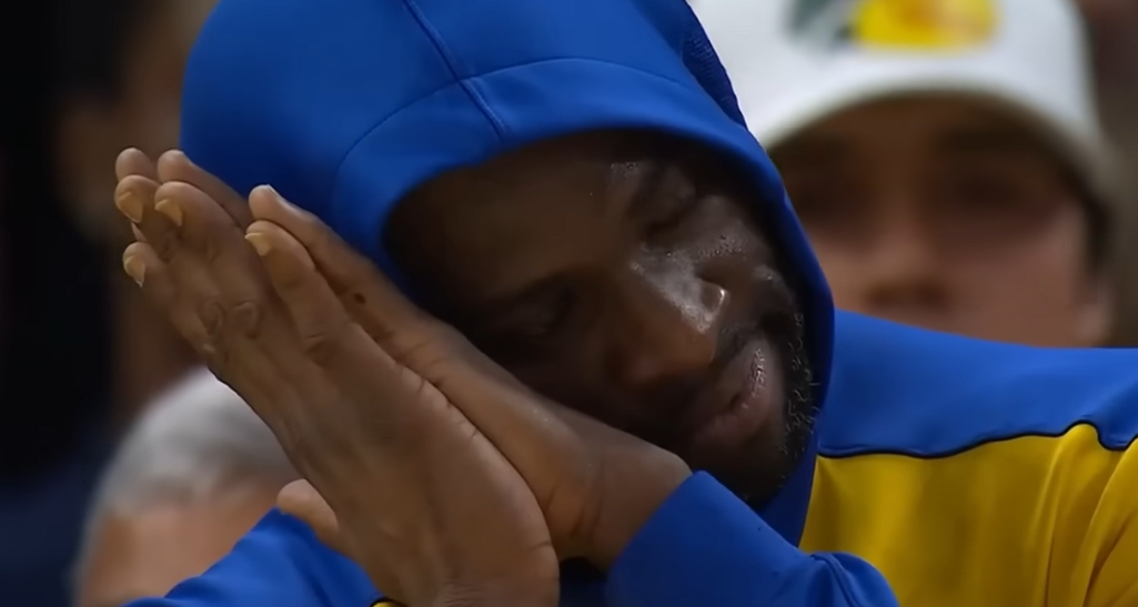 NBA / 【影片】特殊的问候！巴特勒对队友希尔德比「国际友好手势」，希尔德哭笑不得！-黑特篮球-NBA新闻影音图片分享社区