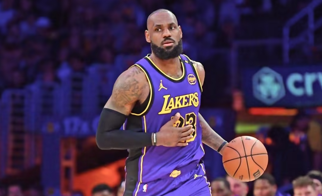 NBA / 曝詹姆斯今夏可能不会降薪！湖人引进强援太难，想追里德除非詹皇退役-黑特篮球-NBA新闻影音图片分享社区