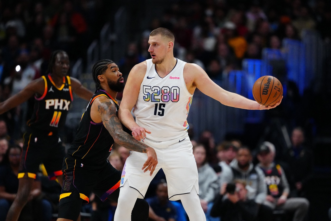 约柯奇成NBA史上首位至少30分20篮板20助攻的球员。 路透