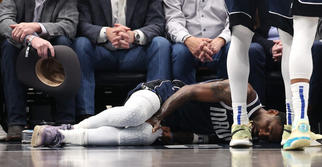 NBA / 独行侠再传噩耗！厄文遭遇左膝前交叉韧带撕裂，宣告赛季报销！-黑特篮球-NBA新闻影音图片分享社区
